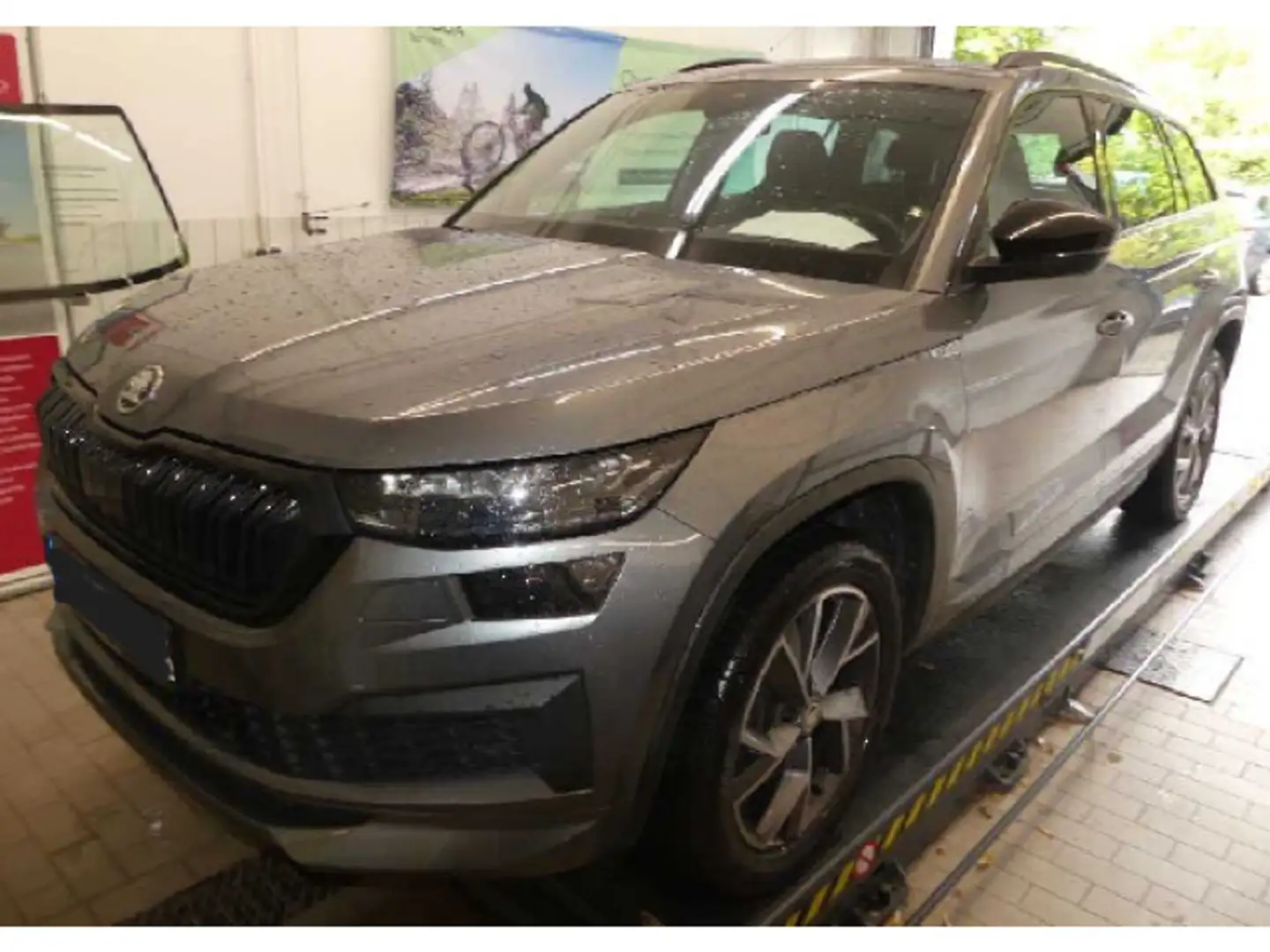 Skoda Kodiaq Sportline 2.0 TSI DSG 4x4 Navi AHK Kamera Grau - 2