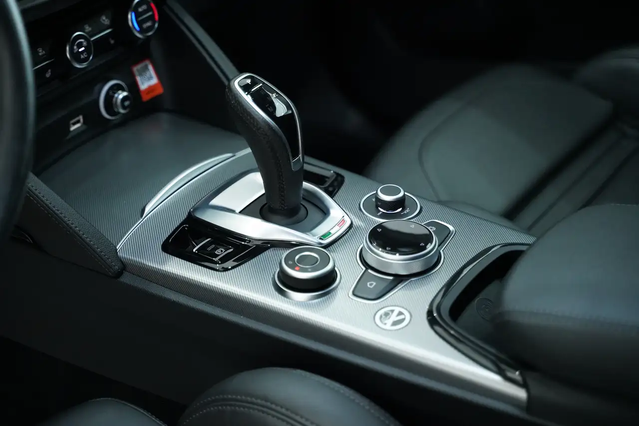 Alfa Romeo Stelvio 2024 — фото 13