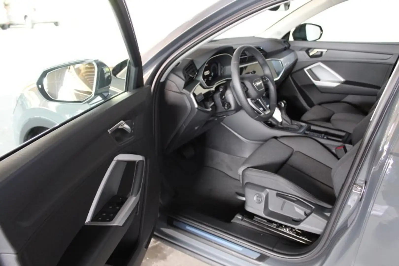 Audi Q3 40 2.0TDI QUATTRO ADVANCED ACC AHK OPTIK SCHWARZ Grau - 2