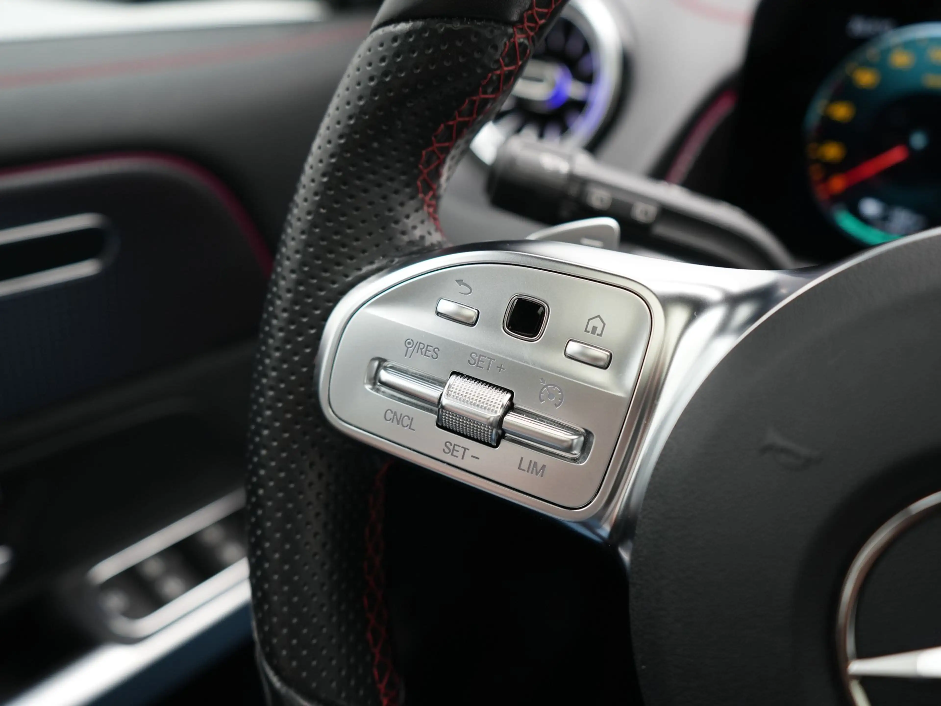 Mercedes-Benz EQB 350 4MATIC AMG Line 70 kWh 293pk Dealer O.H | Panodak — photo 23