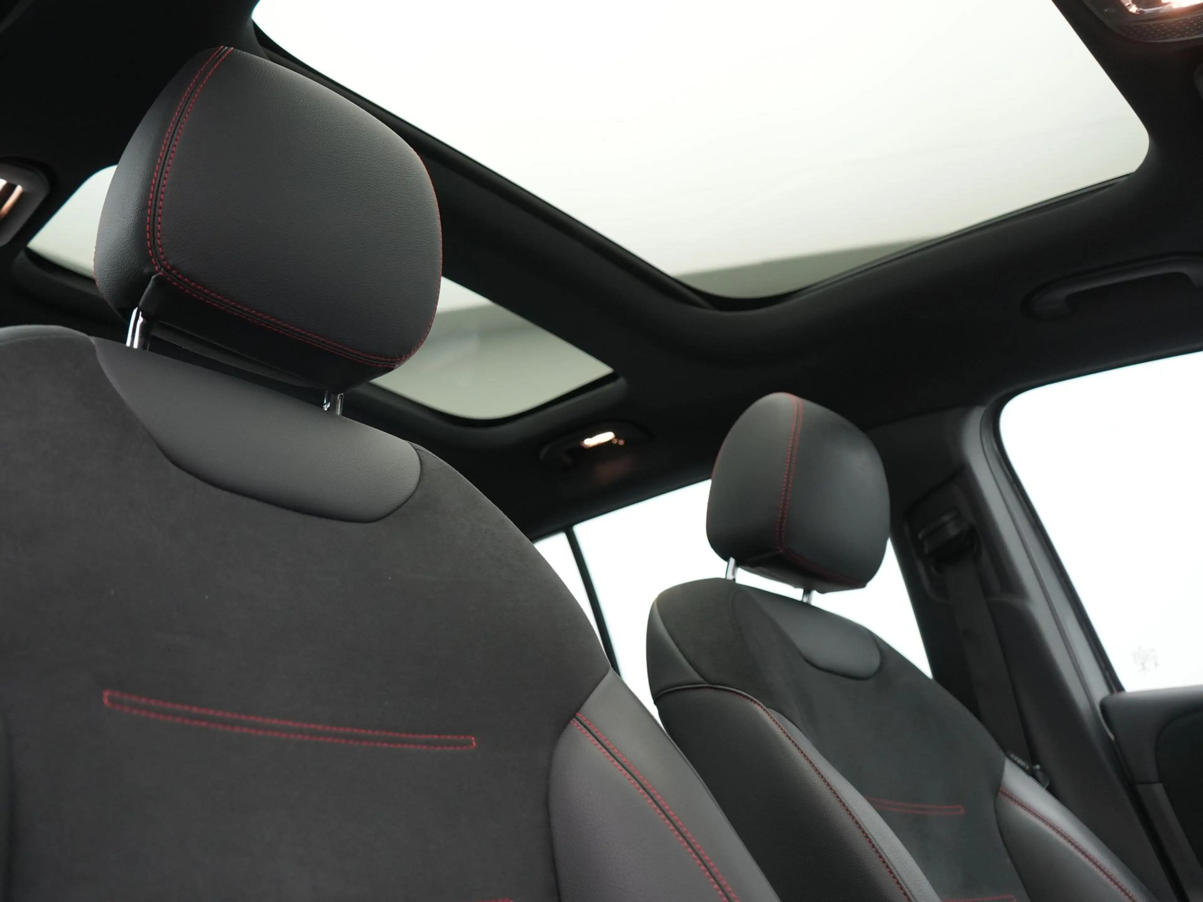 Mercedes-Benz EQB 350 4MATIC AMG Line 70 kWh 293pk Dealer O.H | Panodak — photo 5