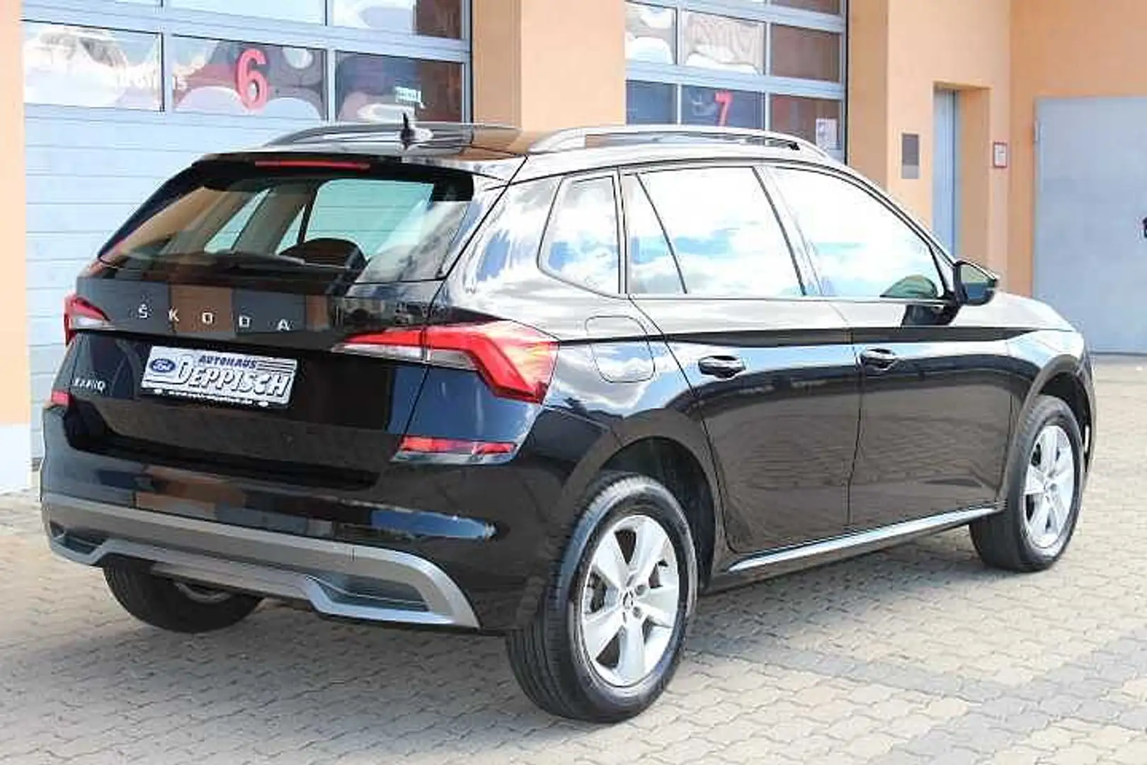 Skoda Kamiq 1.0 TSI DSG Ambition Schwarz - 2