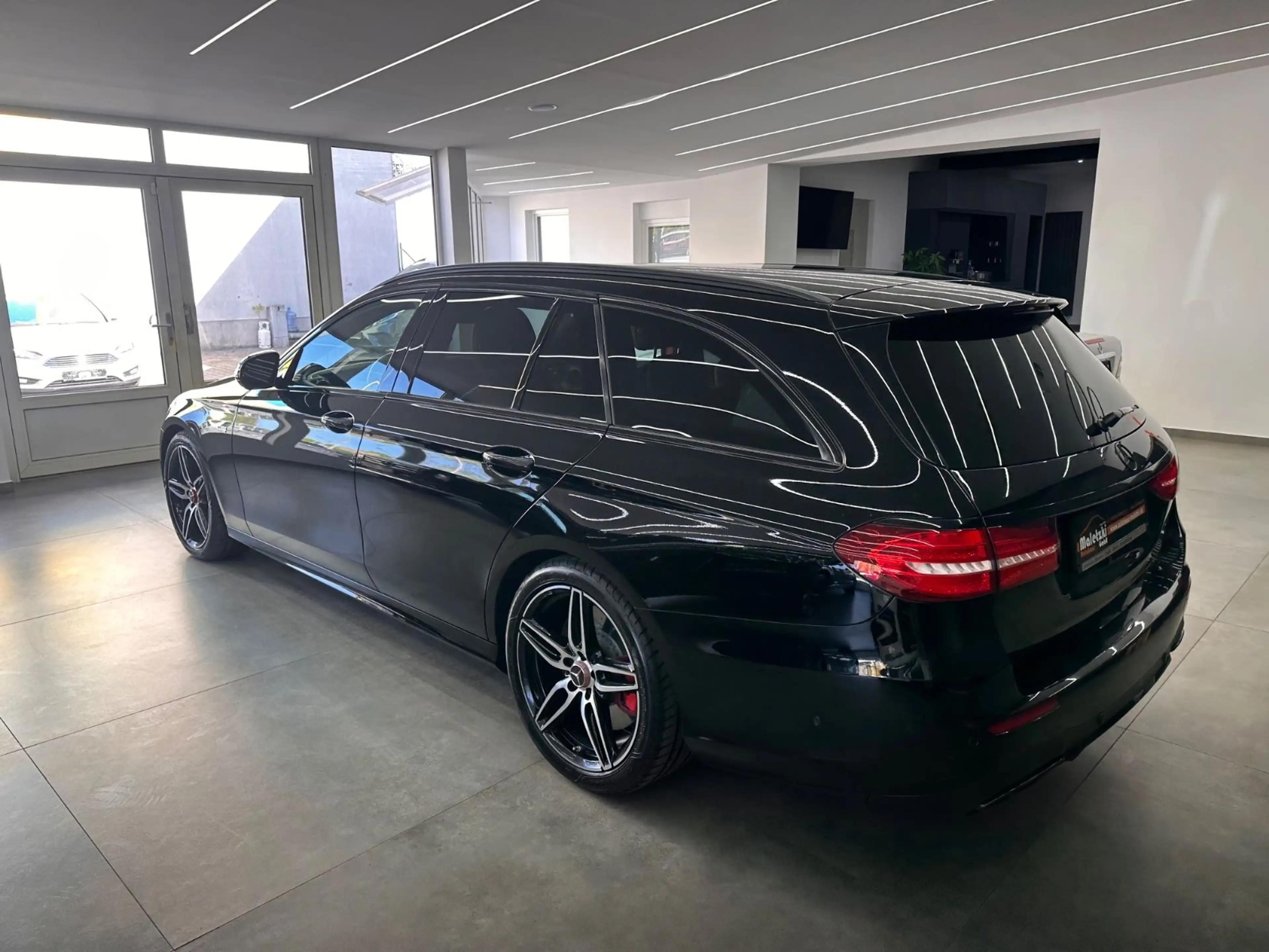 Mercedes-Benz E 43 AMG 4Matic*Airmatic*NightPaket*Kamera*MBUX* — photo 4