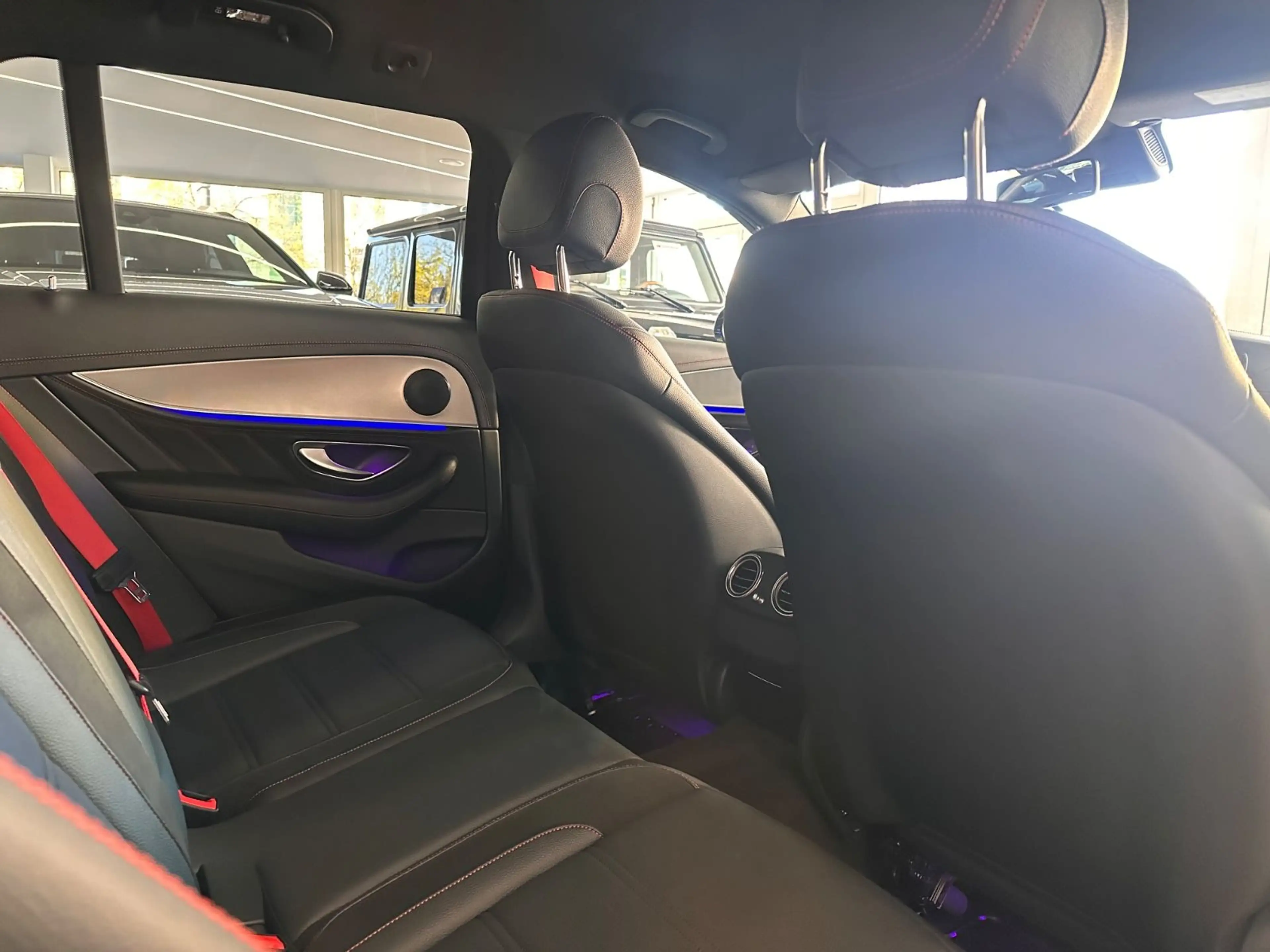 Mercedes-Benz E 43 AMG 4Matic*Airmatic*NightPaket*Kamera*MBUX* — photo 9