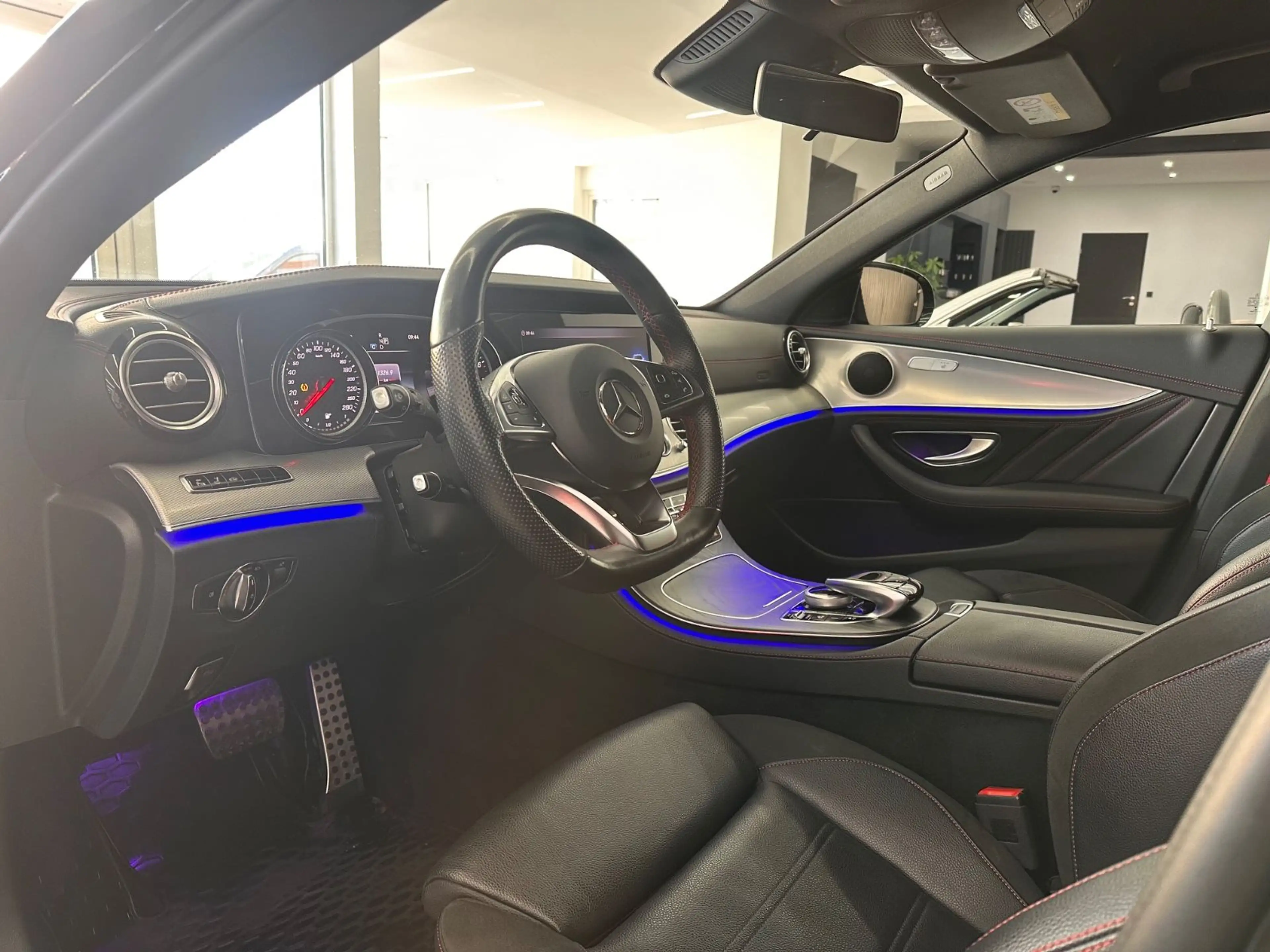 Mercedes-Benz E 43 AMG 4Matic*Airmatic*NightPaket*Kamera*MBUX* — photo 14