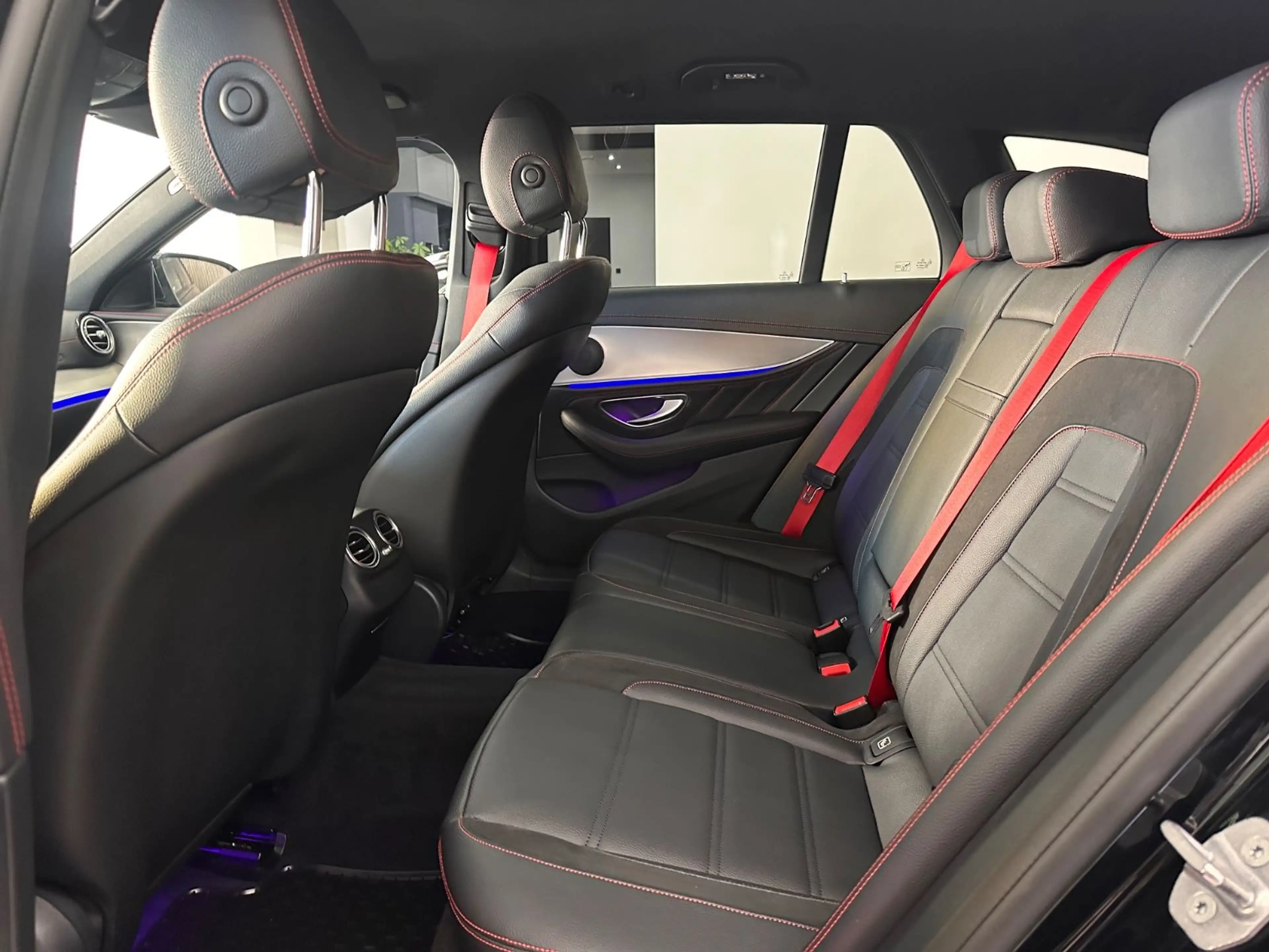 Mercedes-Benz E 43 AMG 4Matic*Airmatic*NightPaket*Kamera*MBUX* — photo 13