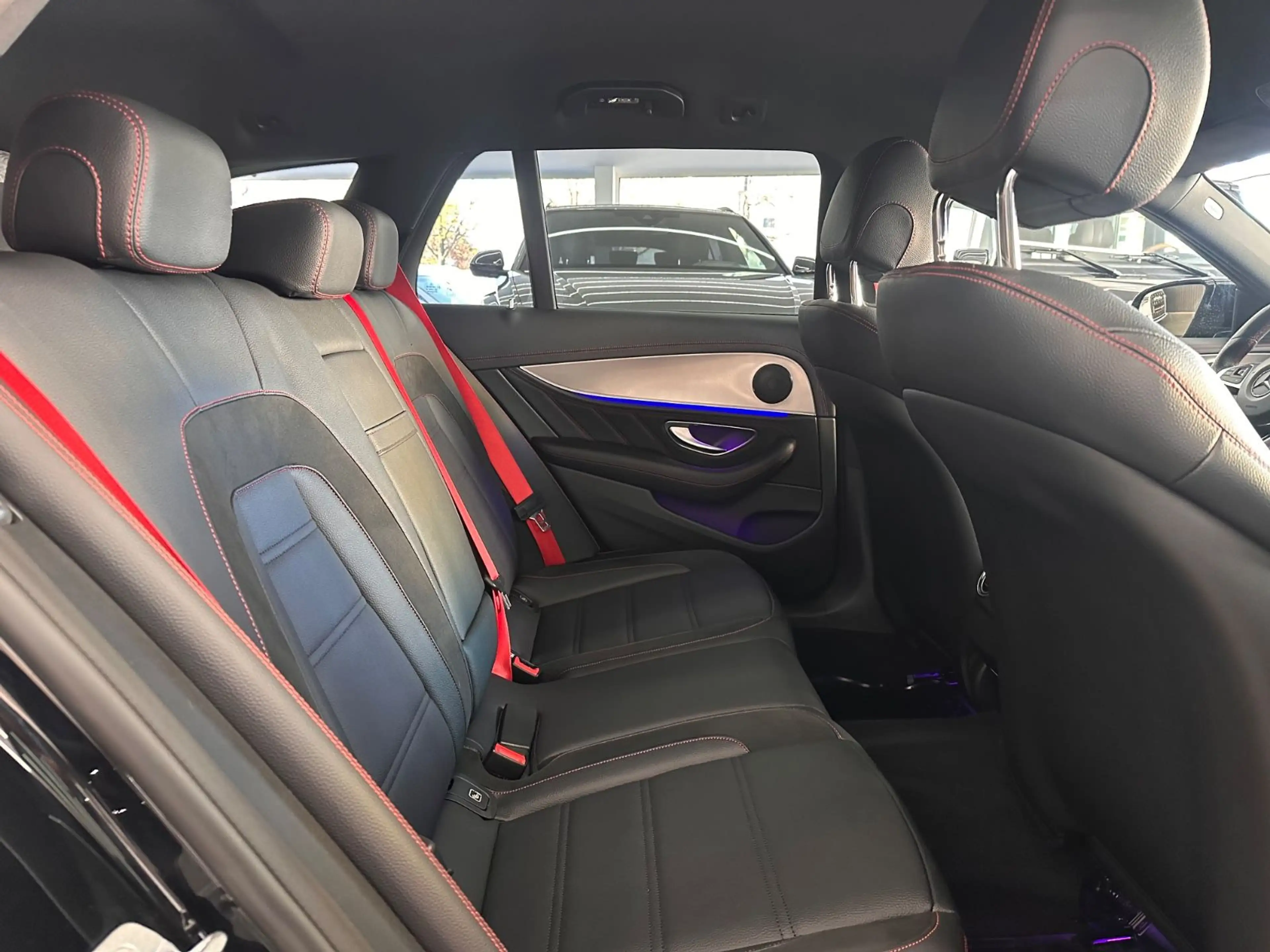 Mercedes-Benz E 43 AMG 4Matic*Airmatic*NightPaket*Kamera*MBUX* — photo 10