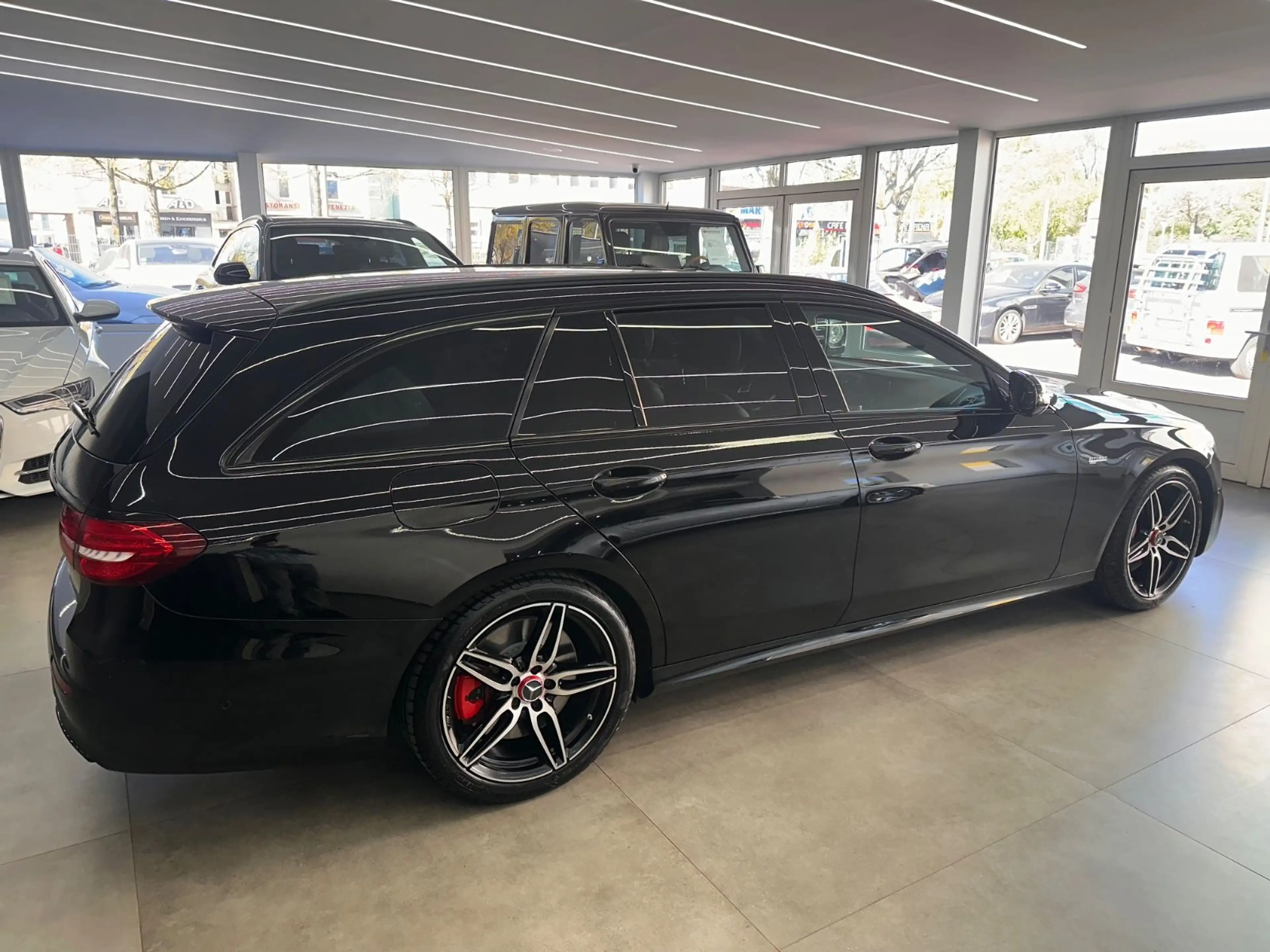 Mercedes-Benz E 43 AMG 4Matic*Airmatic*NightPaket*Kamera*MBUX* — photo 6
