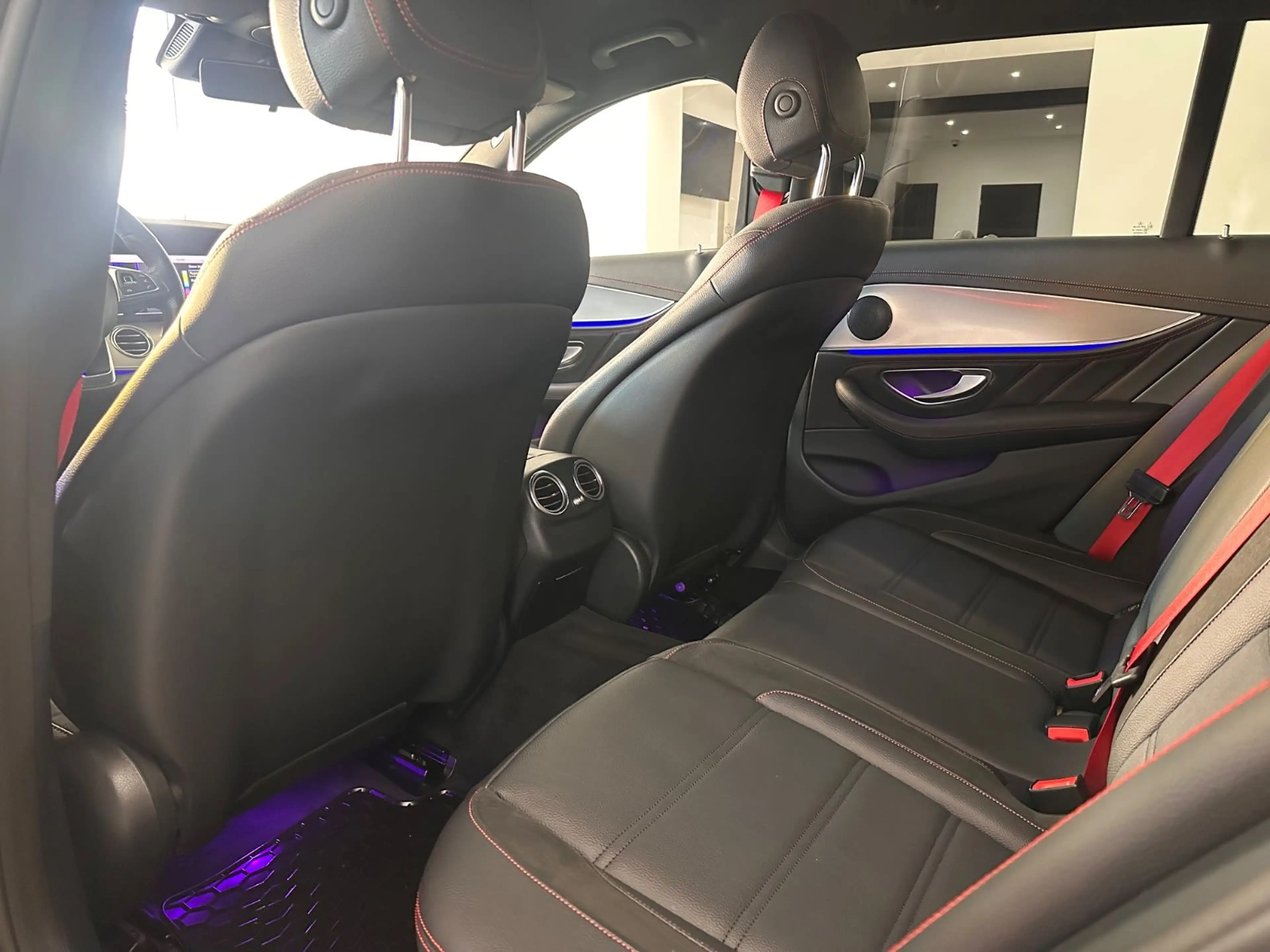 Mercedes-Benz E 43 AMG 4Matic*Airmatic*NightPaket*Kamera*MBUX* — photo 12