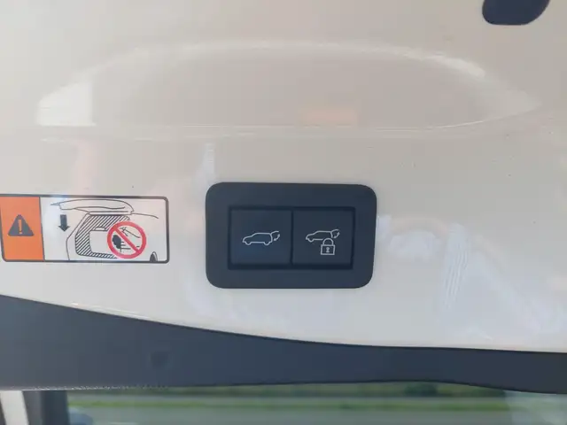 Toyota C-HR view 12