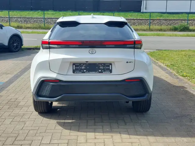 Toyota C-HR view 8