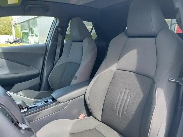 Toyota C-HR view 17
