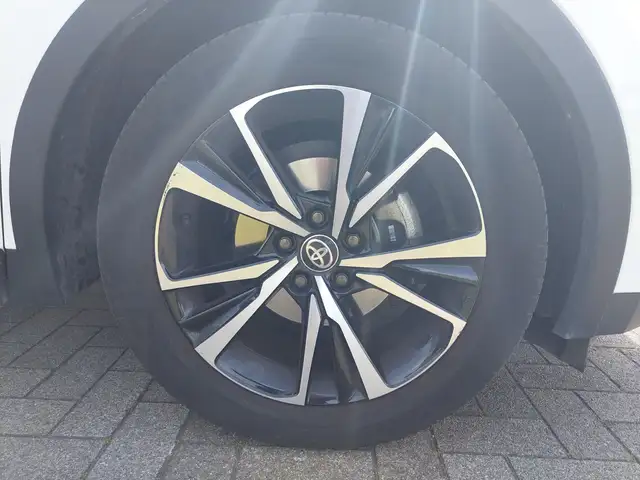 Toyota C-HR view 16