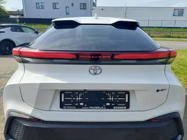 Toyota C-HR view 9