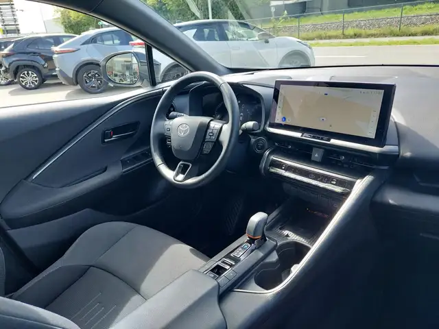 Toyota C-HR view 26
