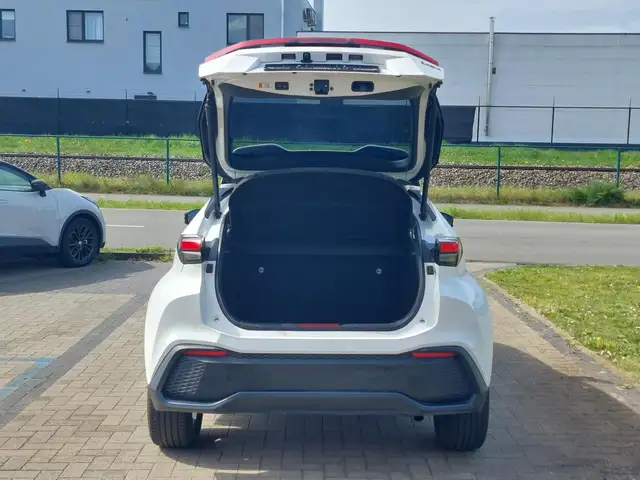Toyota C-HR view 10
