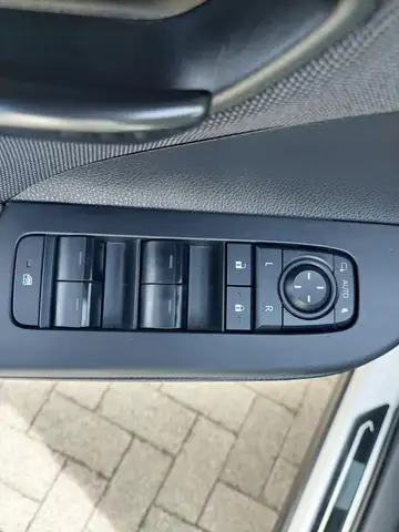 Toyota C-HR view 21