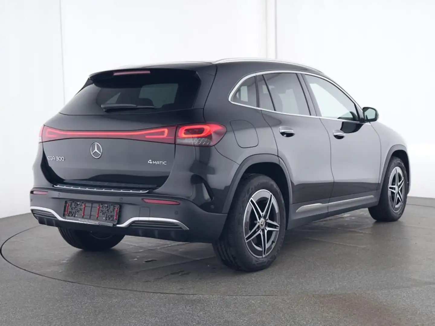 Mercedes-Benz EQA 300 4M AMG ParkAss. SpurW KAM S-Sitz SHZ LM Černá - 2