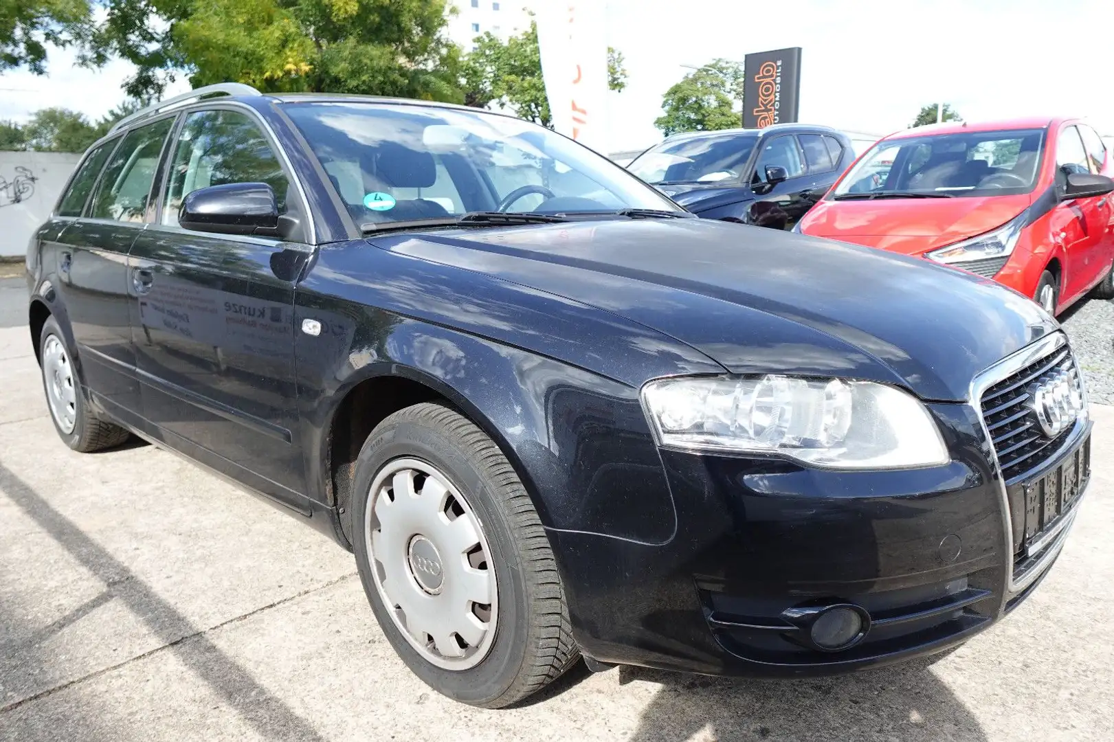 Audi A4 Avant 2.0 TDI+KLIMAAUTOMATIK+SITZHEIZUNG+AUTO Schwarz - 1