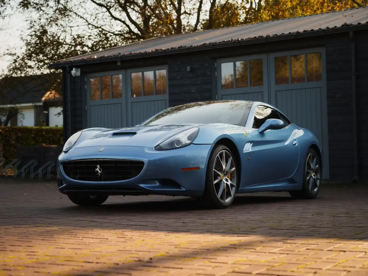 Ferrari California V8 Blue Metallic excl. btw Blauw - 1