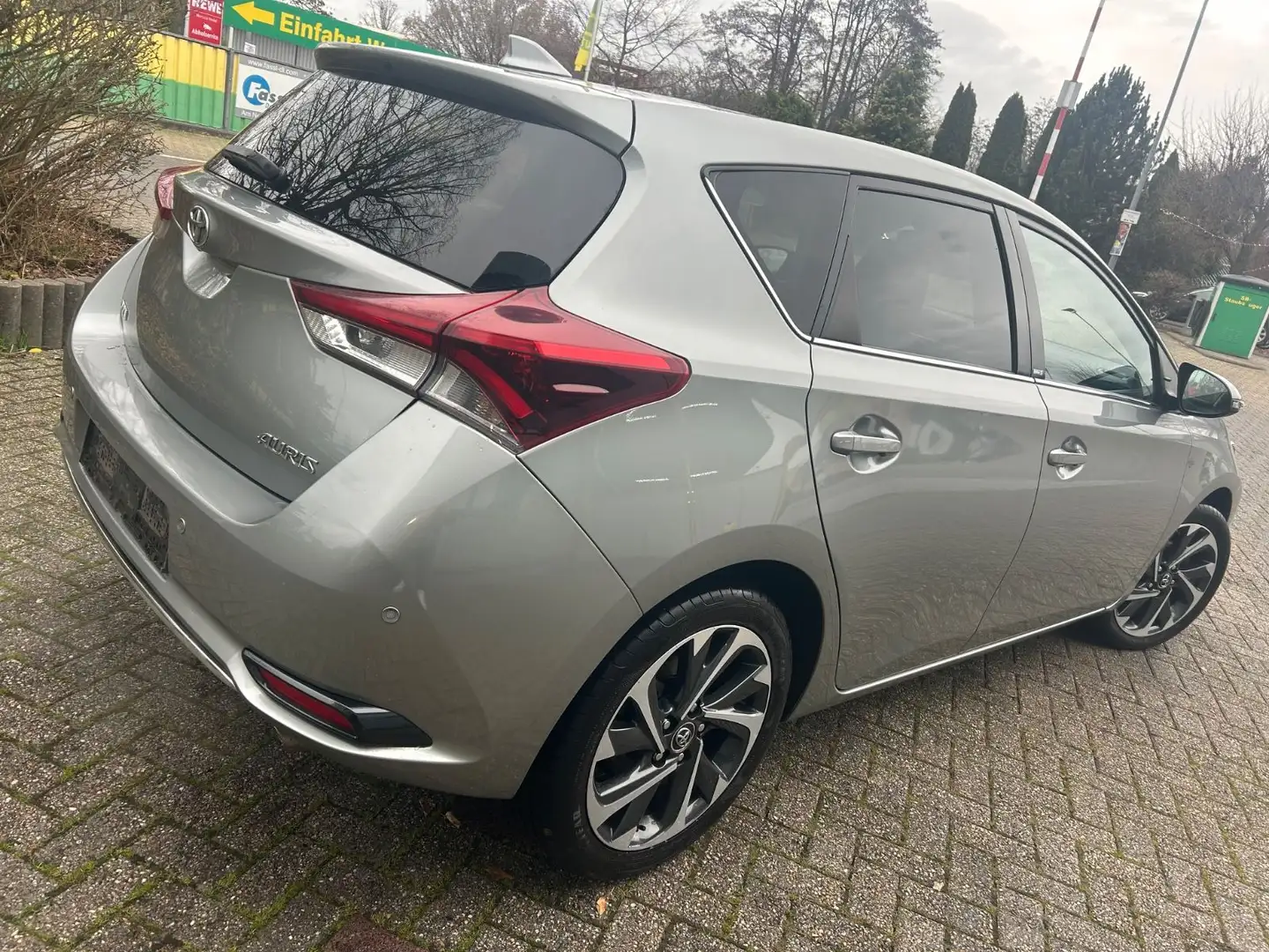 Toyota Auris 1,2*Edition-S*Navi*Kamera*Alu*1.Hand*Euro6 Grau - 2