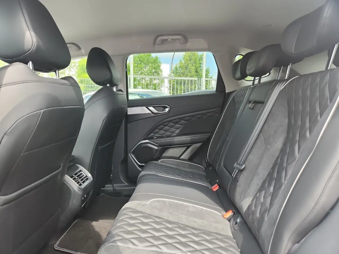 GWM WEY 03 Luxury Head-Up Sitzklima Infinity Parkassist 23