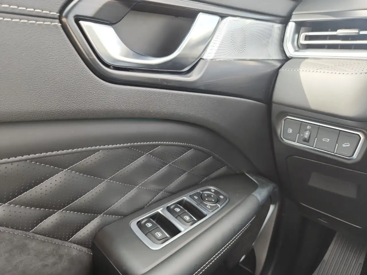 GWM WEY 03 Luxury Head-Up Sitzklima Infinity Parkassist 21