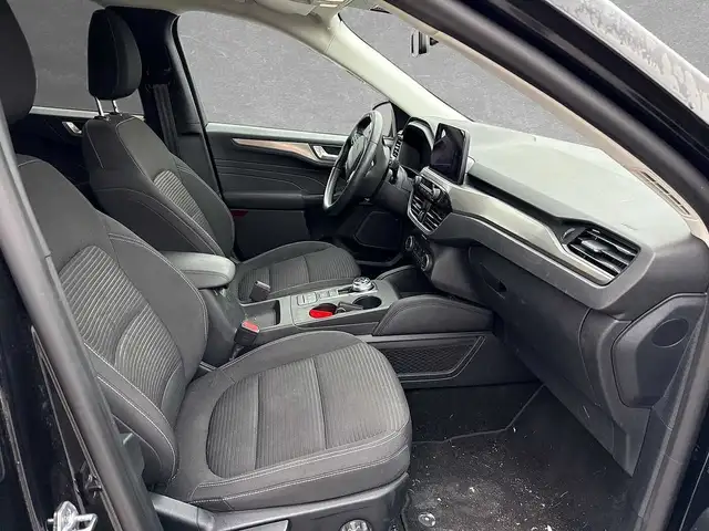 Ford Kuga view 3