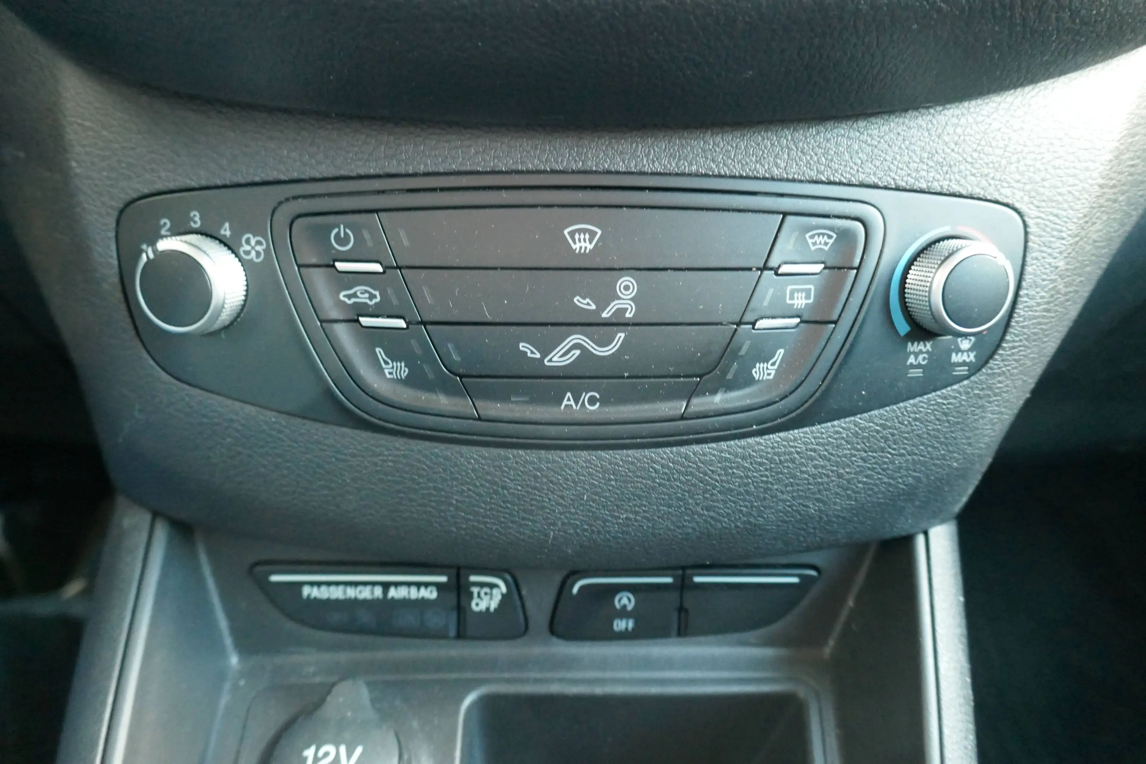 Ford Transit Courier Trend — photo 15