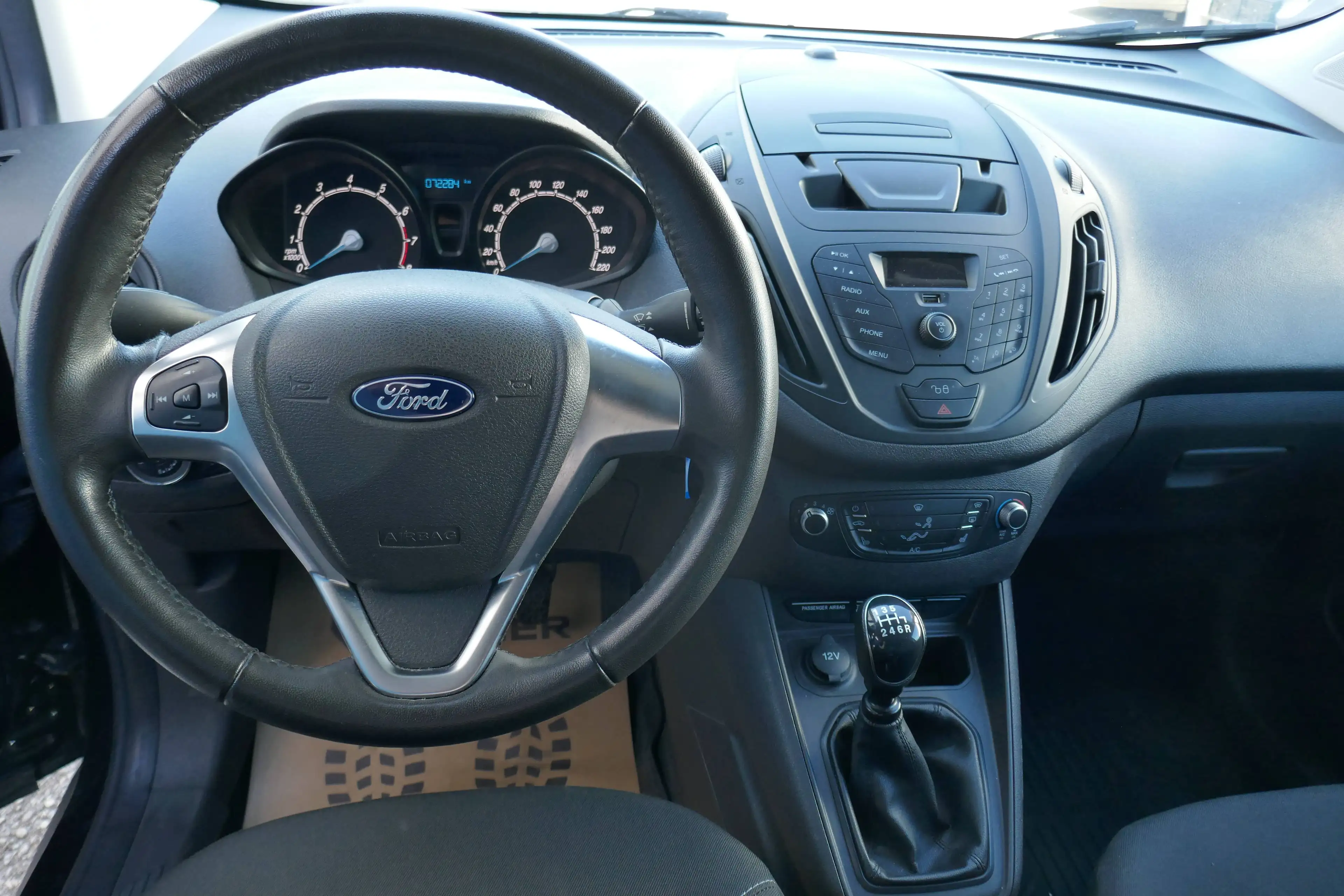 Ford Transit Courier Trend — photo 13