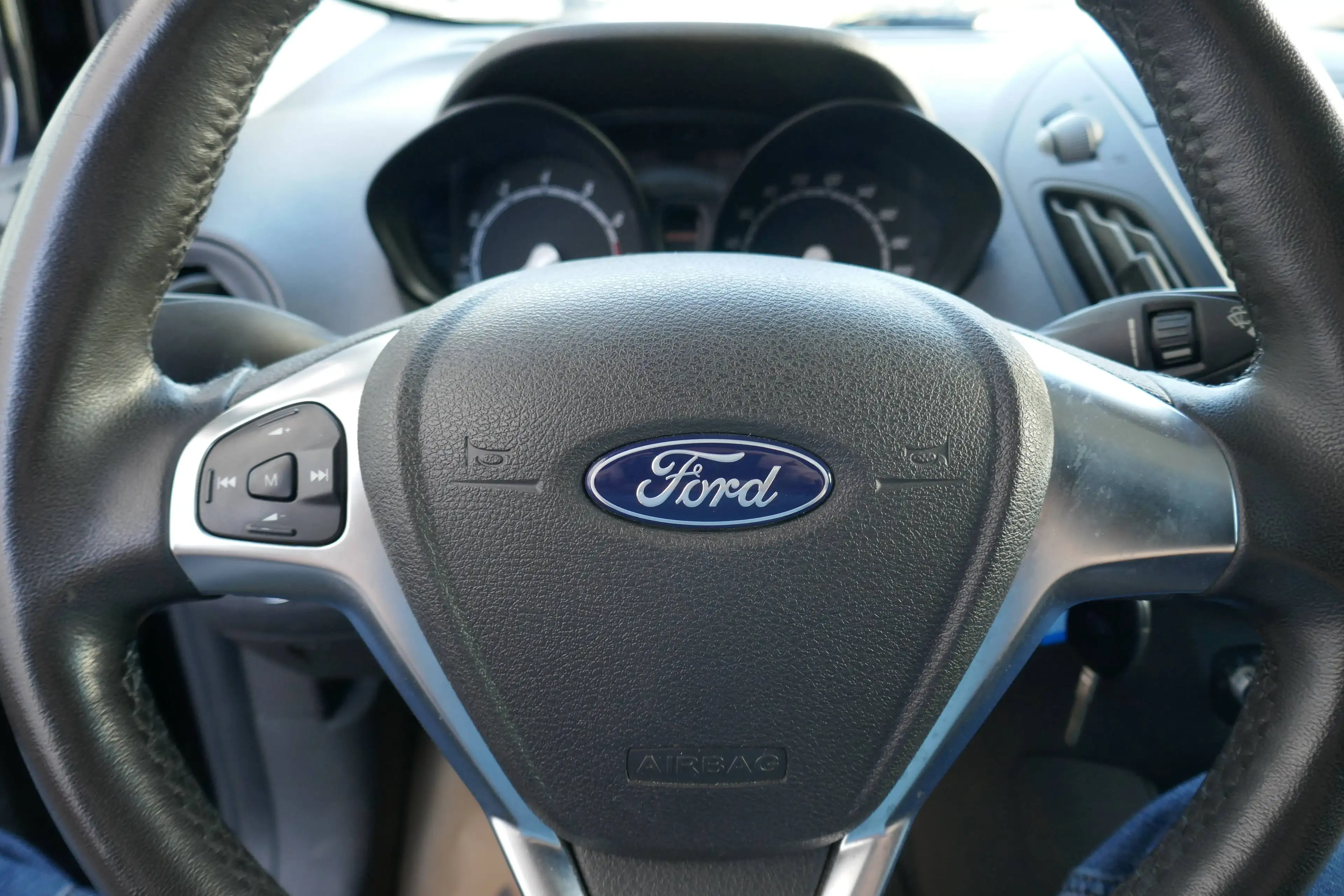 Ford Transit Courier Trend — photo 14