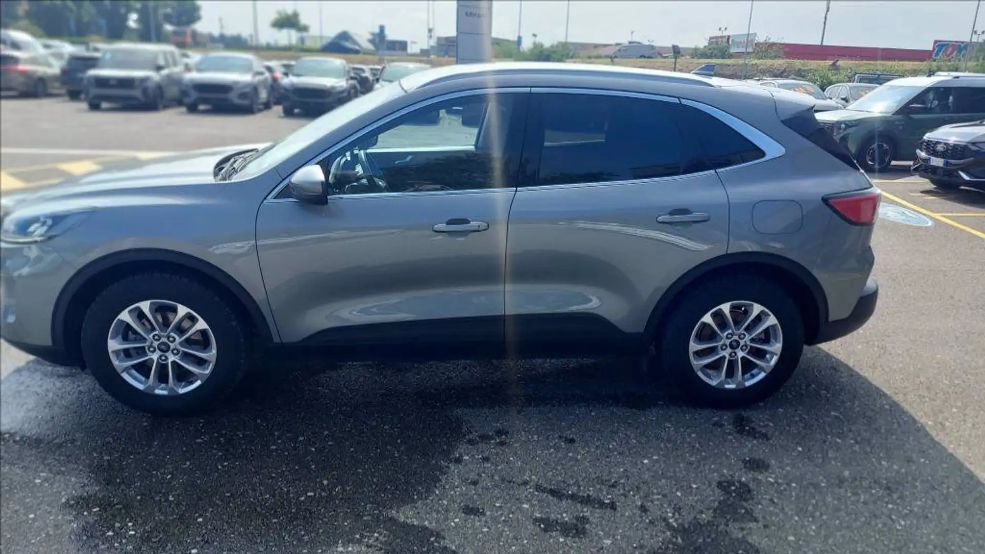 Ford Kuga 1.5 ecoblue Titanium 2wd 120cv Gris - 1