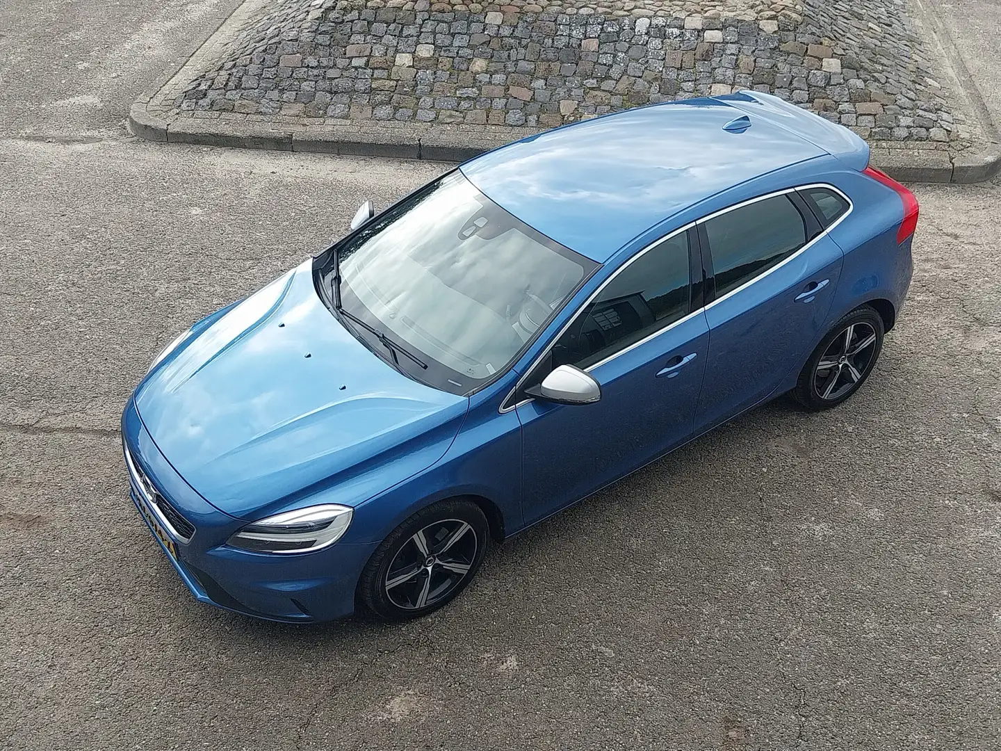 Volvo V40 2.0 T4 191 PK Business Sport R Design ALCANTARA LE Bleu - 2
