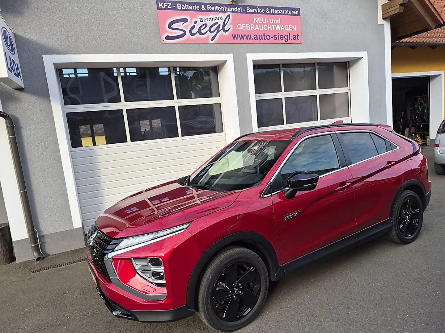 Mitsubishi Eclipse Cross 2,4 PHEV 4WD 45 Jahre Edition CVT Aut. mit Anhä... Rot - 1
