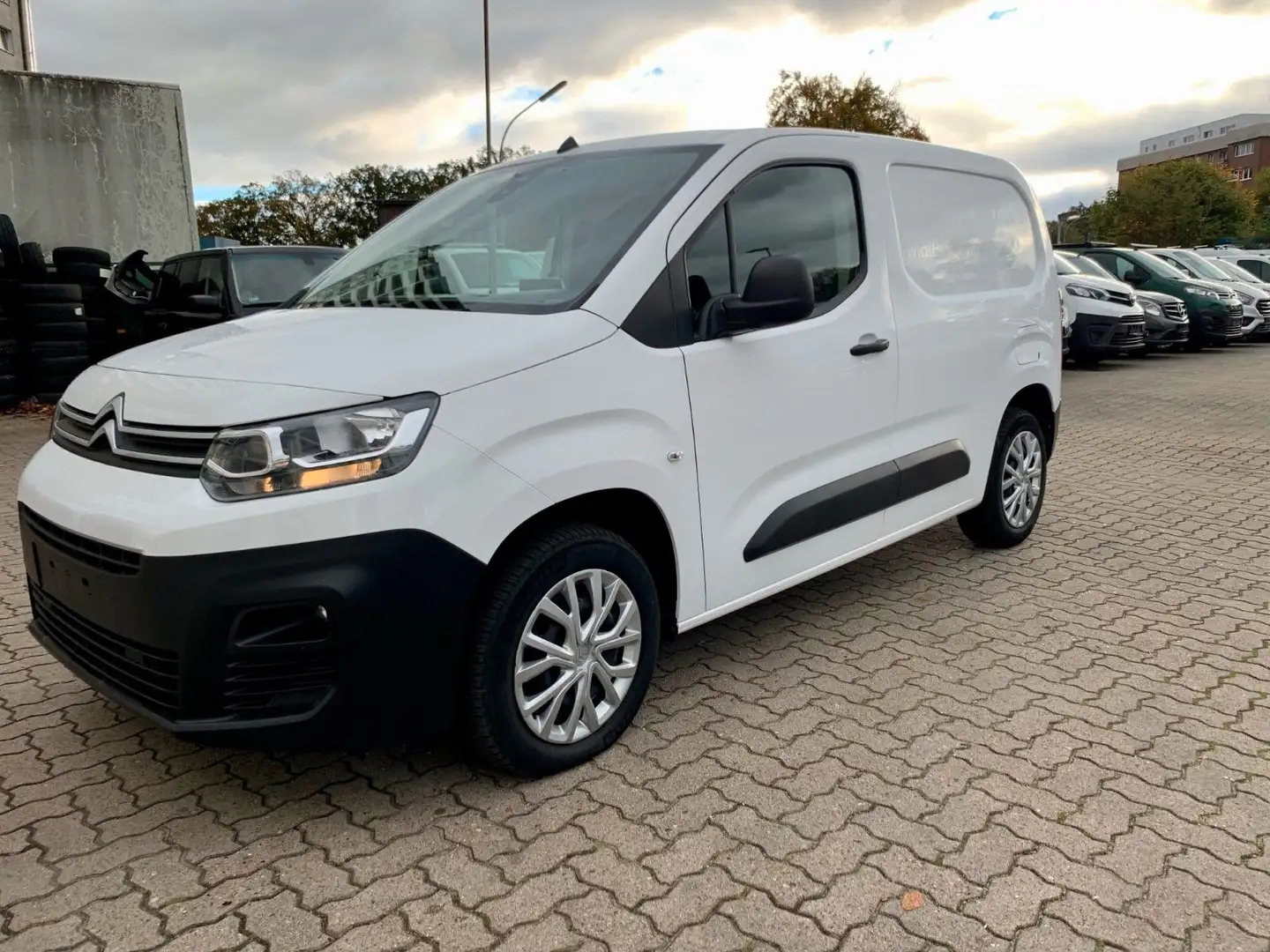 Citroen Berlingo BERLINGO KASTEN CLUB M/1.HAND/L1/TÜV+SERVICE NEU Weiß - 2