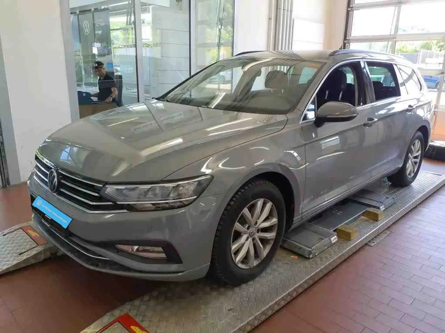 Volkswagen Passat Variant 2.0TDI ACC PDC Navi RFK Massage Grigio - 2