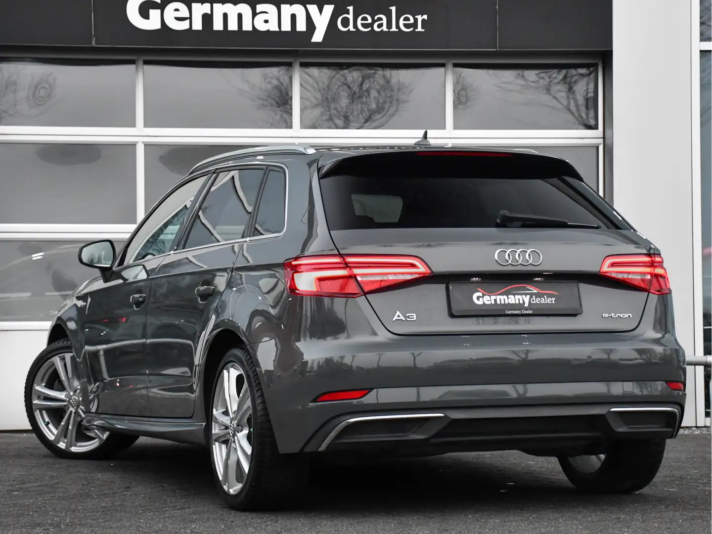 Audi A3 Sportback 1.4 e-tron 204pk Lease Edition Nanogrijs Grijs - 2