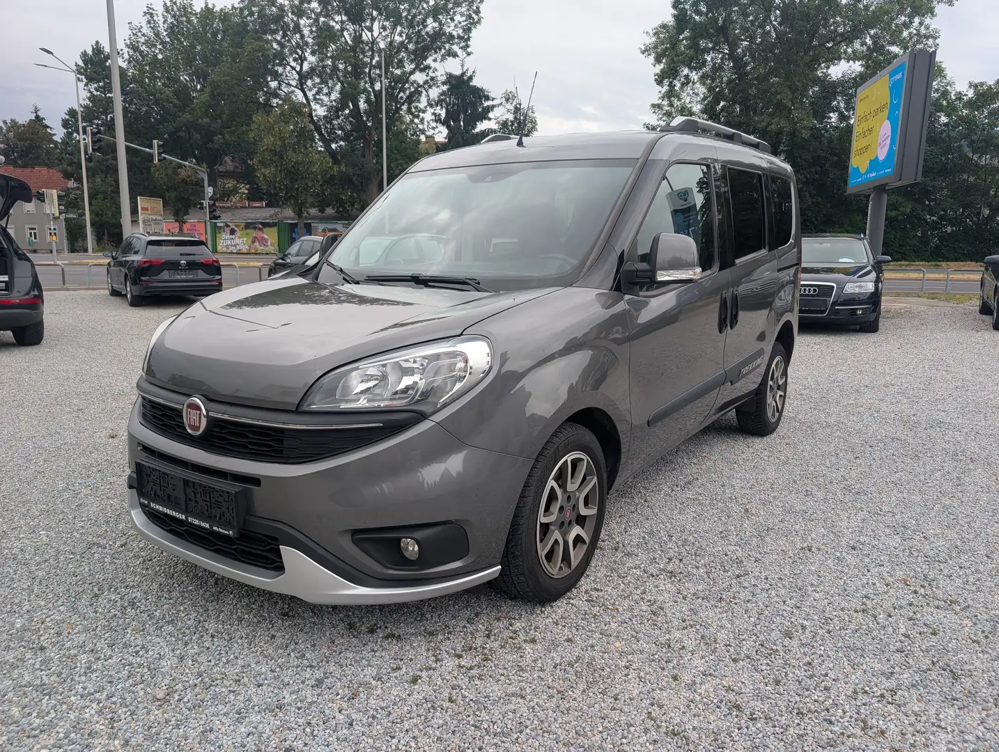 Fiat Doblo Trekking Grau - 1
