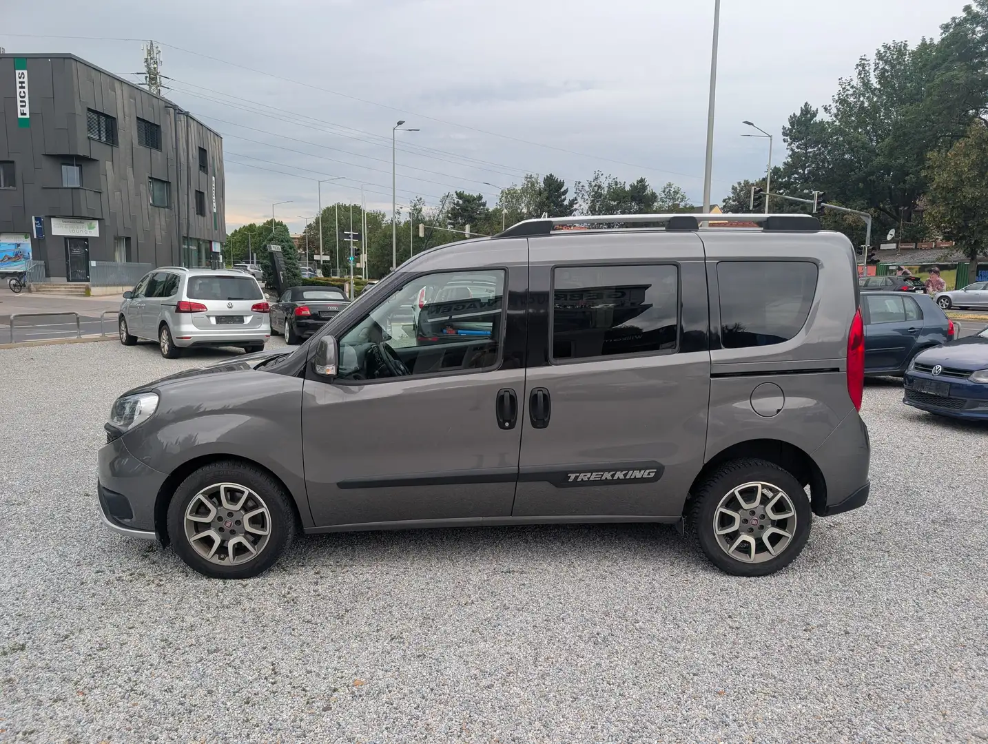 Fiat Doblo Trekking Grau - 2