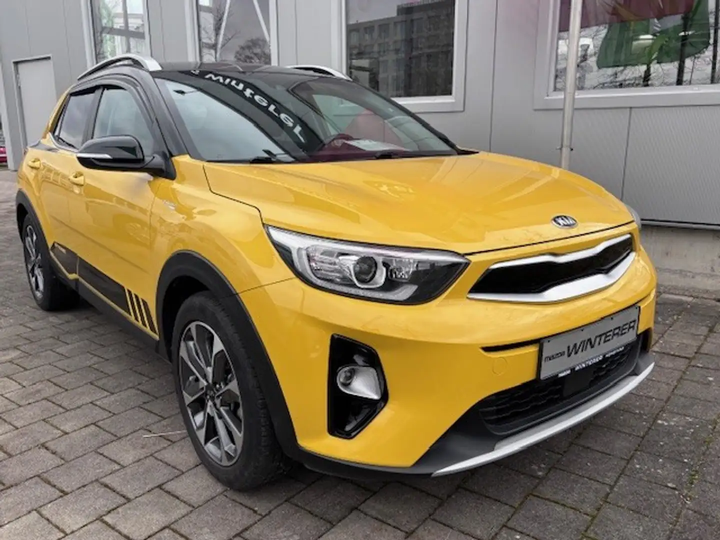 Kia Stonic Gelb - 1