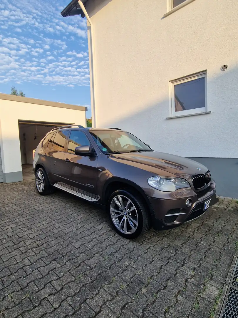BMW X5 Standheizung, TÜV 12.2026,AHK,XDrive30d Sportpaket Bruin - 1