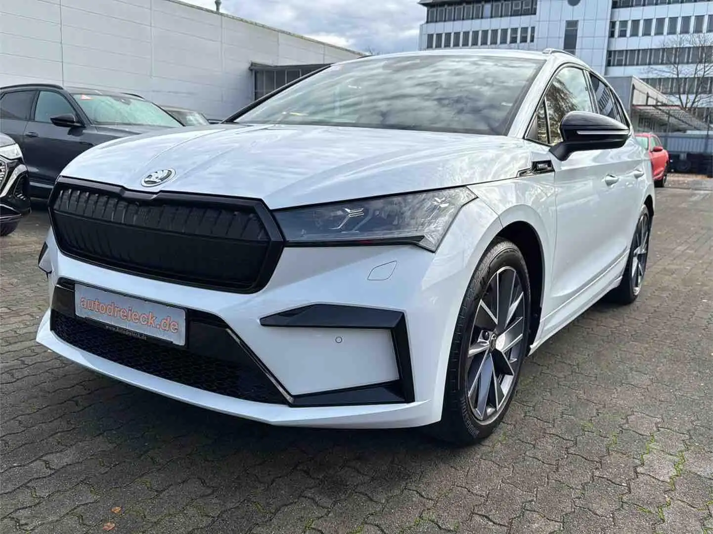 Skoda Enyaq 80 x Sportline ACC AHK WÄRMEPUMPE 360° 20Z Weiß - 1