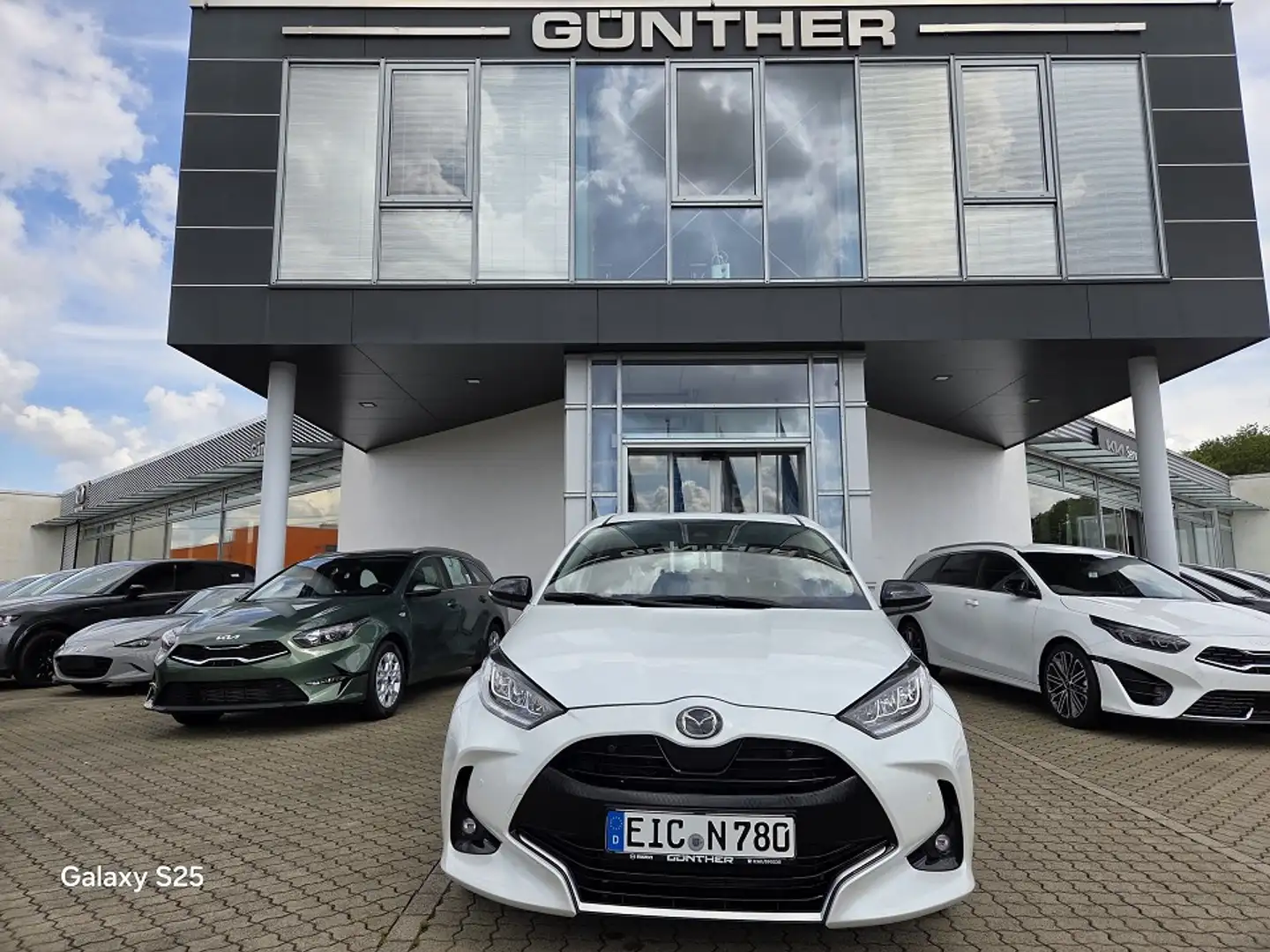 Mazda 2 Hybrid AGILE Comfort+Safety P. GARANTIE 03.29 Weiß - 1