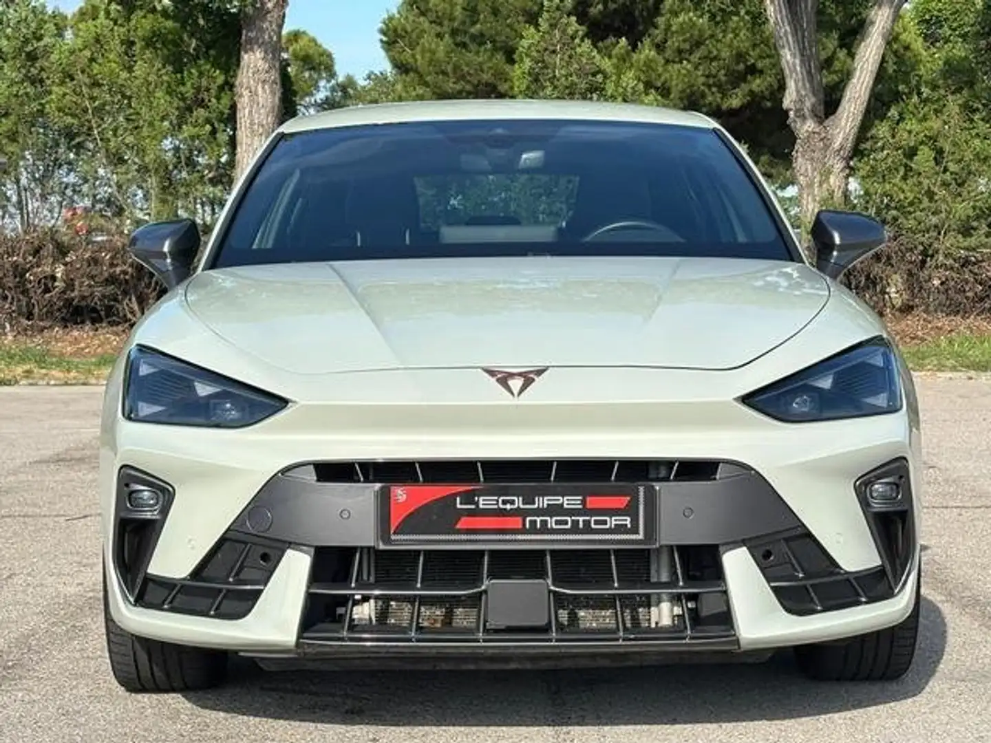 CUPRA Leon 1.5 eTSI 110 DSG Beige - 2