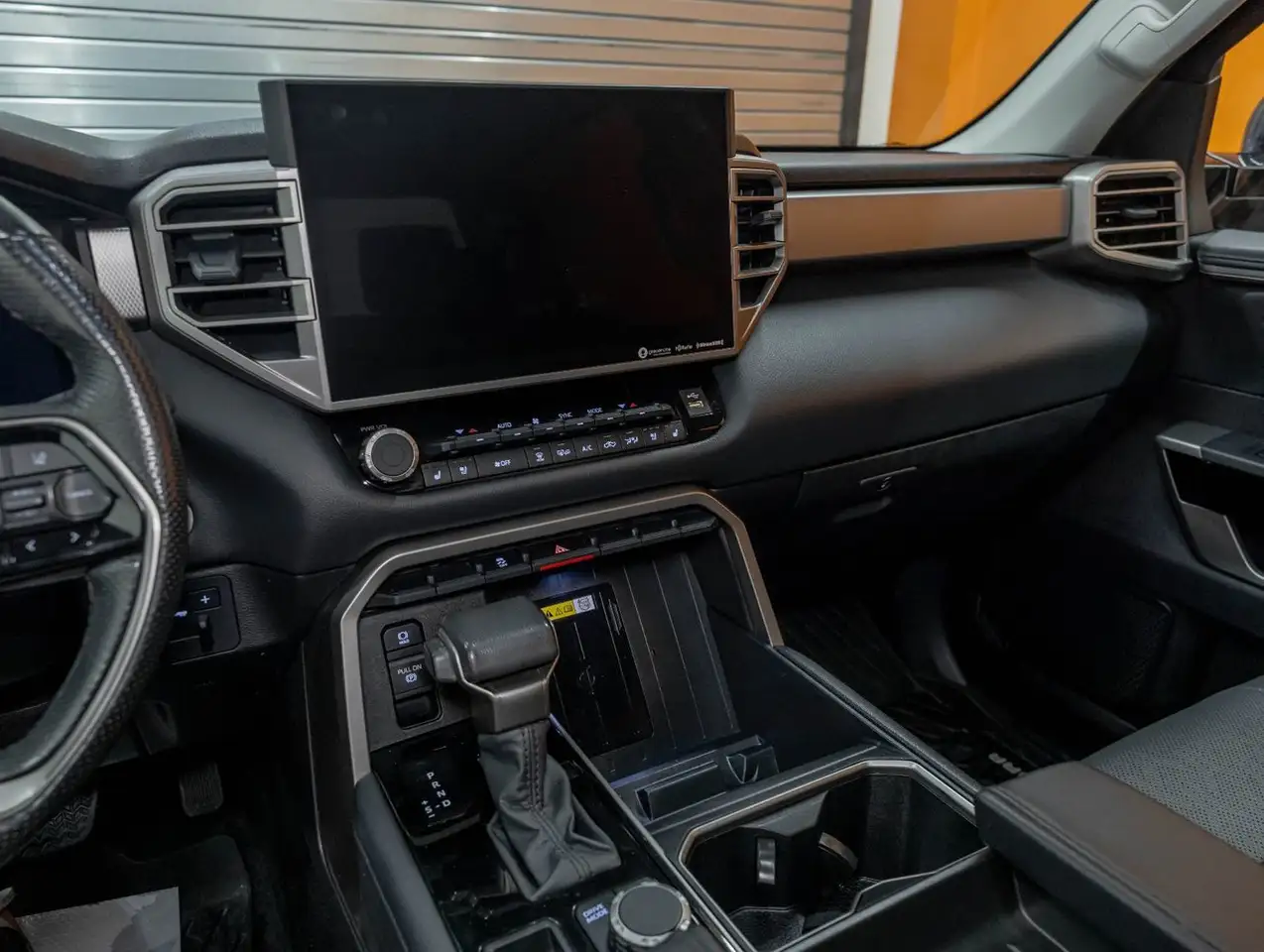 Toyota Tundra снимка Toyota Tundra