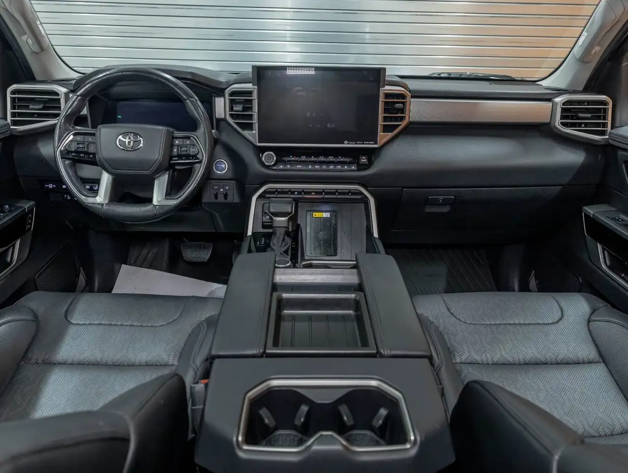 Toyota Tundra снимка Toyota Tundra