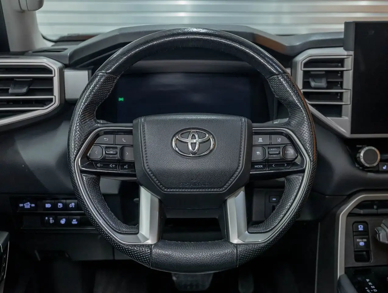 Toyota Tundra снимка Toyota Tundra
