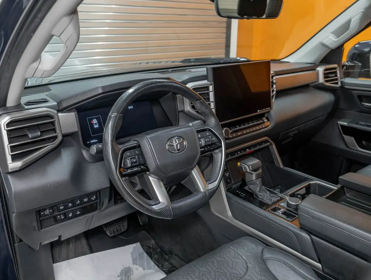 Toyota Tundra снимка Toyota Tundra