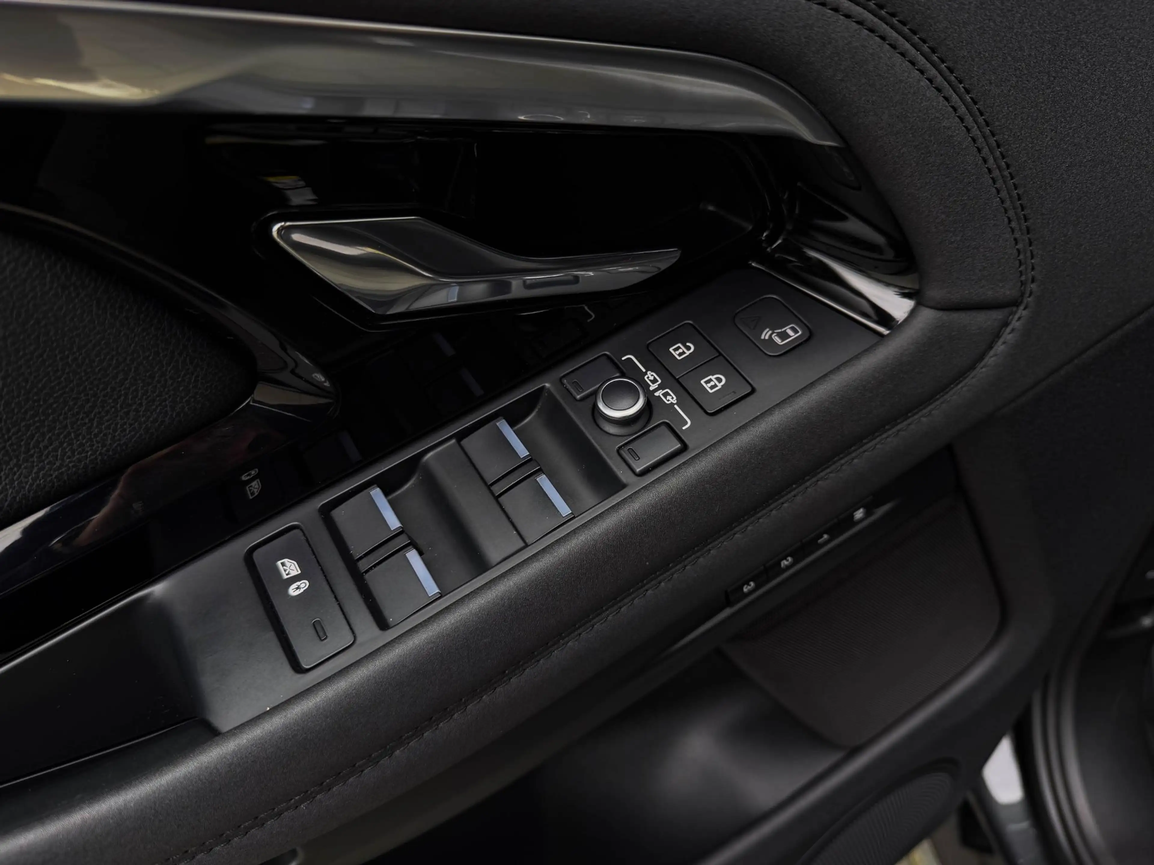Land Rover Range Rover Evoque 1.5 P300e AWD R-Dynam. SE | Pano | 20"| Topv. | Me — photo 25