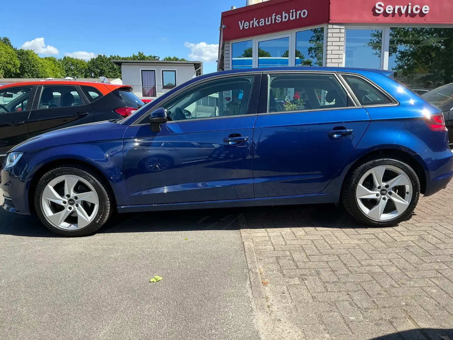 Audi A3 Sportback Ultra 1.4 TFSI SHZ AHK Start-Stopp Bleu - 2